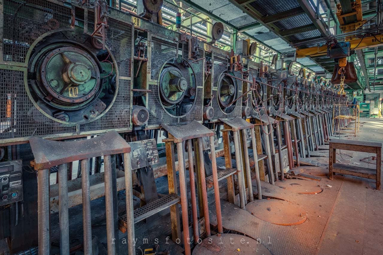 Rusty en Dusty urbex. Een verlaten staaldraadfabriek in België.