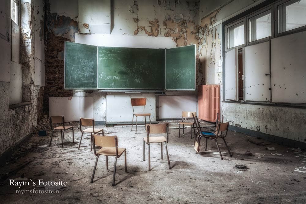 School of Decay, urbexlocatie in België. Zo leuk zo`n oude vervallen school!