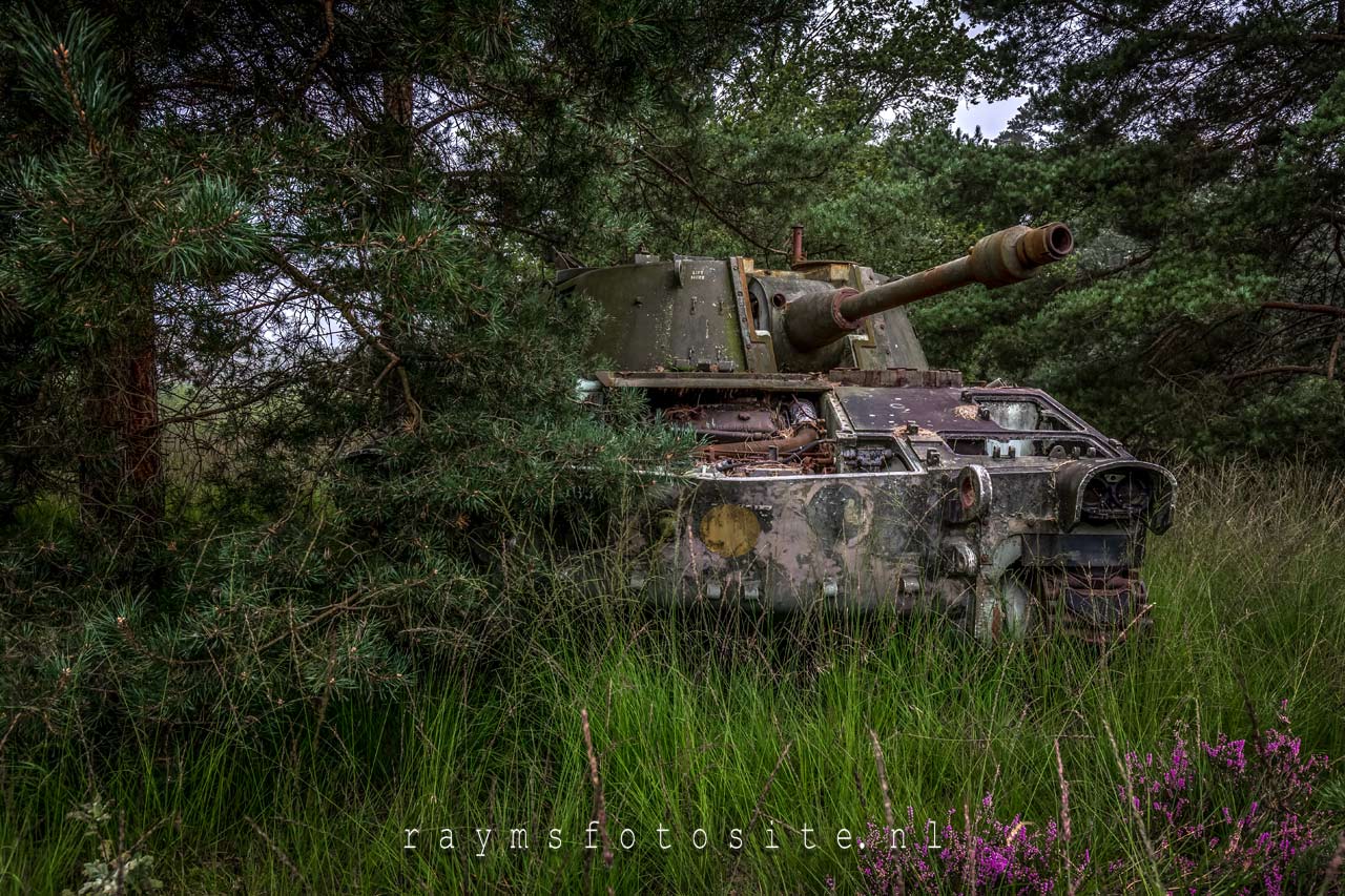 Prachtig met de heide die in bloei stond, deze oude verlaten tank.