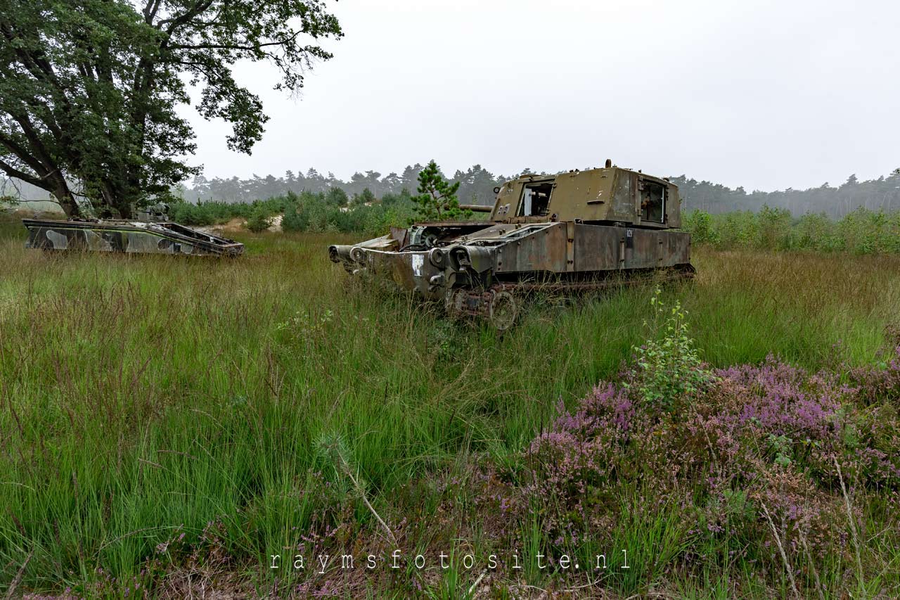 Lost Battalion. Urbexlocatie met tanks en afweergeschut.