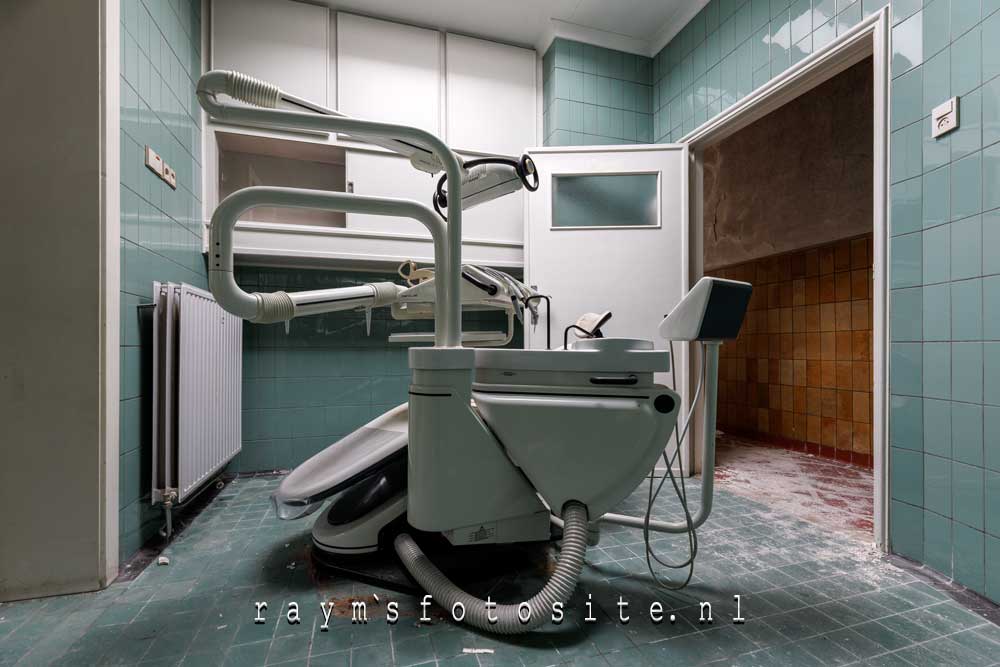 Hier zie je de 2e stoel van The Dentist in België.