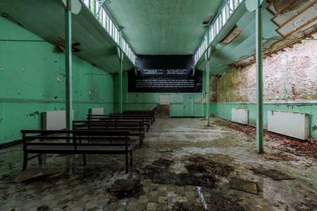 The green Temple. Een verlaten kerk in België.