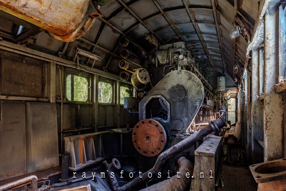 Urbex België. Een andere locomotief was ook al zo mooi van binnen.