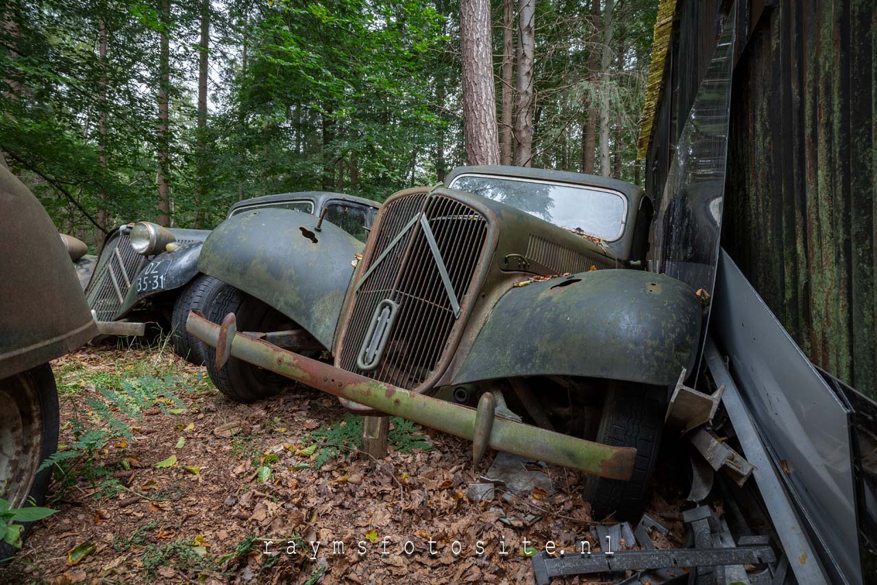 Abandoned cars. Verlaten oude Citroëns in Nederland.