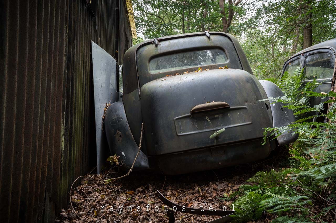 Urbexlocatie in Nederland. Old rusty vintage Citroëns.