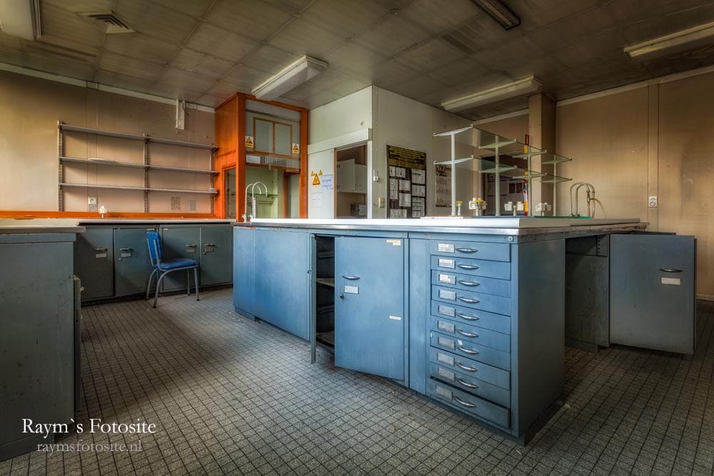 Een fraai laboratorium in deze verlaten kliniek.