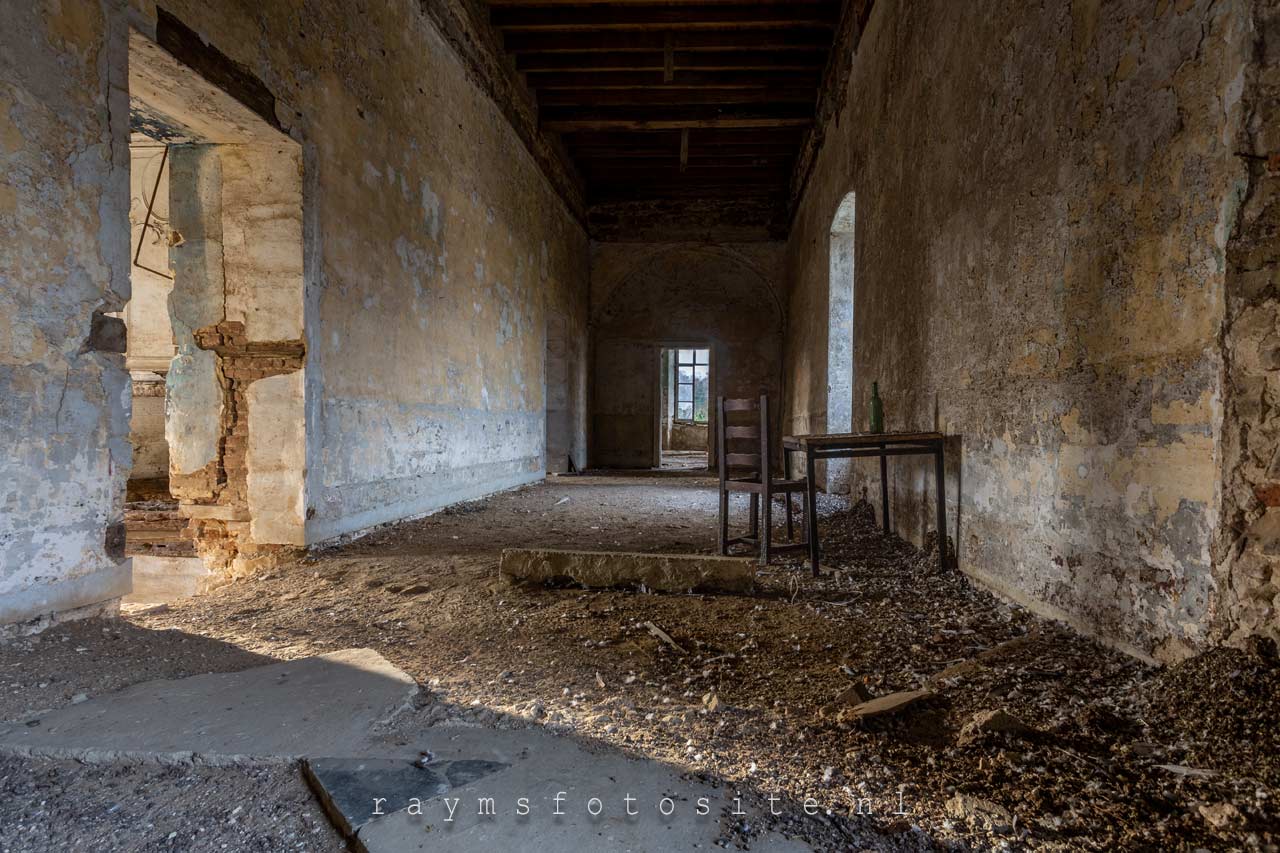 Verlaten klooster Le Prieuré. Een verlaten priorij in België.