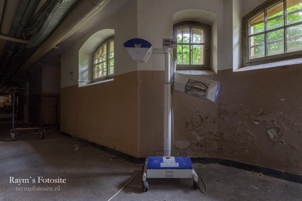 En nog meer ziekenhuisspulletjes in de kelder van deze verlaten kliniek in Duitsland.