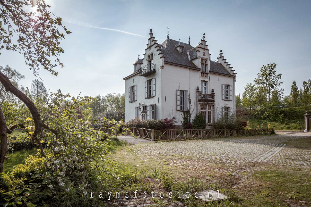 Chateau Zakspeed. Een prachtig verlaten kasteel in België.