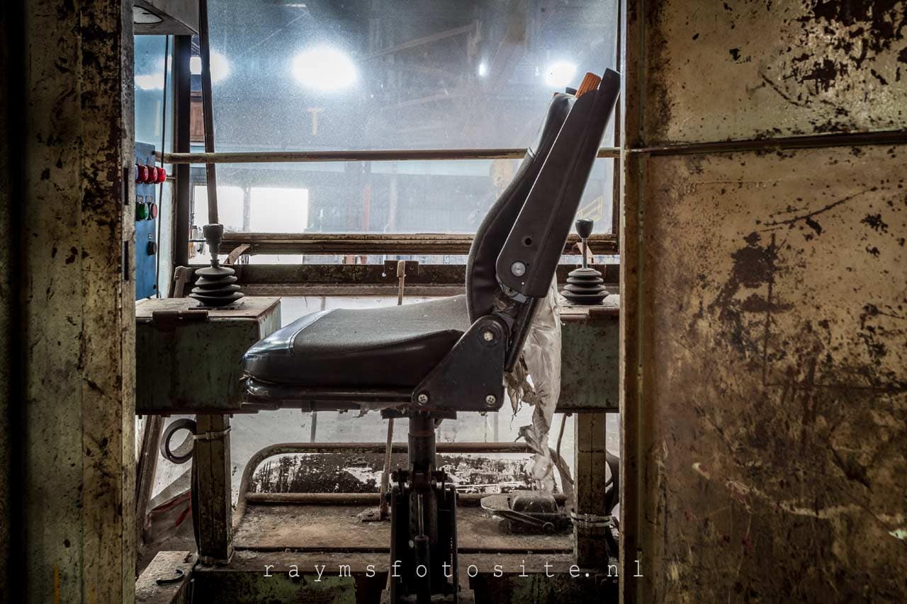 Hammertime. Een verlaten staalfabriek in België. De grote staalpersen.