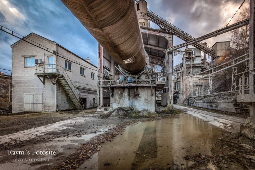 Labyrinthe des Convoyeurs. Een verlaten cementfabriek in België.