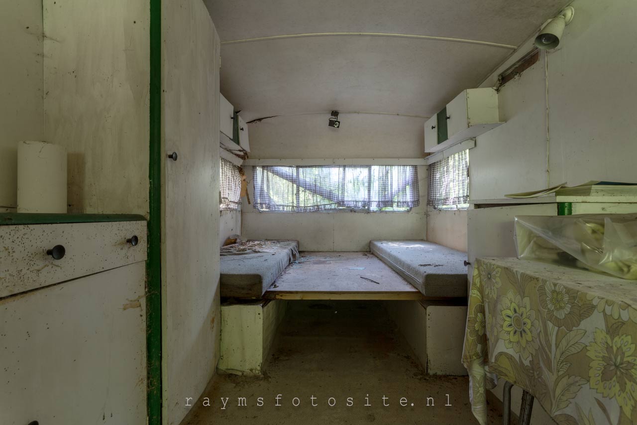 Mold Cabin. Een verlaten chalet in België.