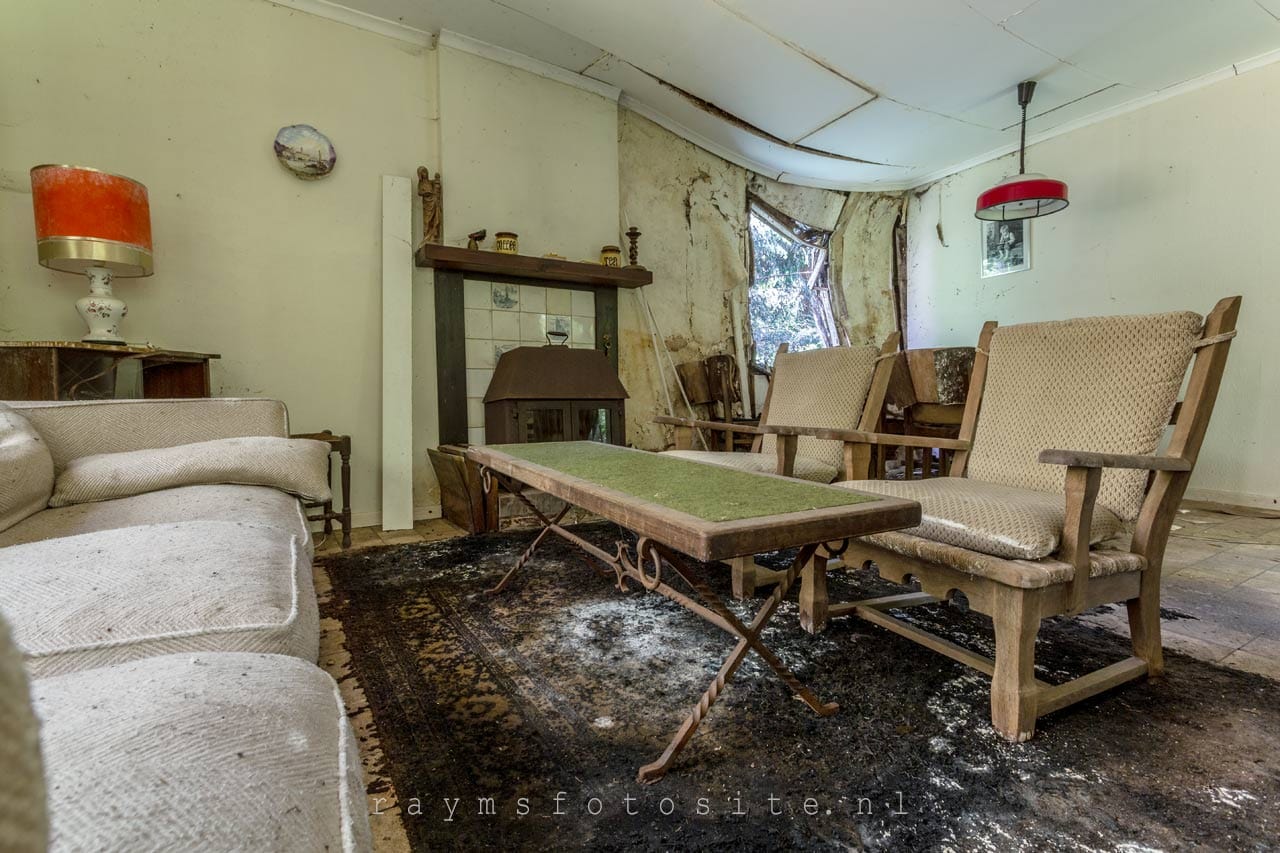 Mold Cabin. Een verlaten chalet in België.