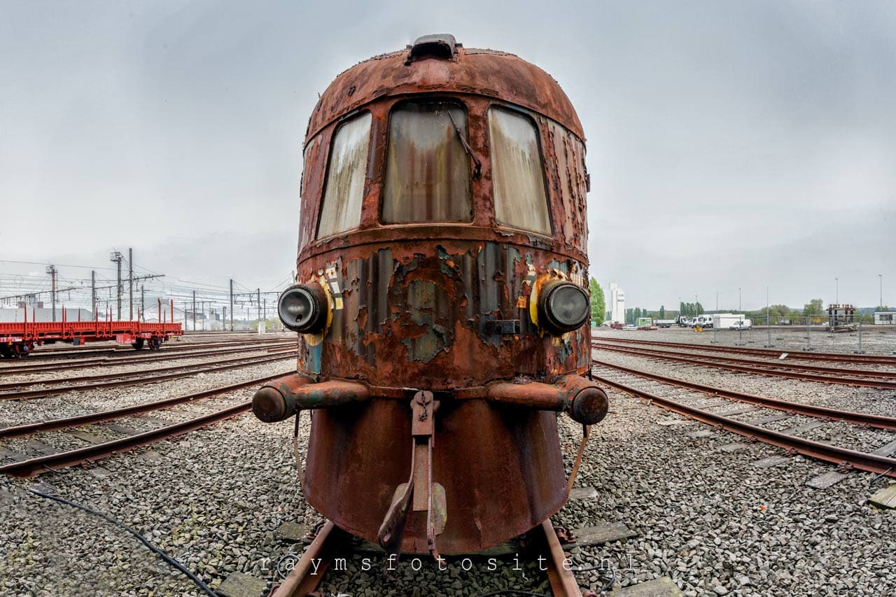 Orient Express. Een prachtige oude locomotief en wagons op een terrein van de Belgische spoorwegen.