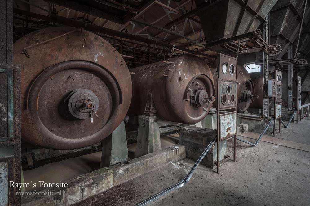 Strofabriek de Toekomst.  Een urbexlocatie in Nederland, met mooie machines erin.
