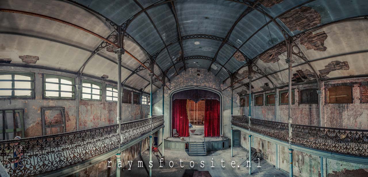 Theatre Bizarre. Een verlaten theater in België
